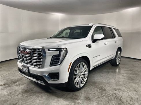 Used 2025 GMC Yukon Denali w/ Denali Reserve Package image 4