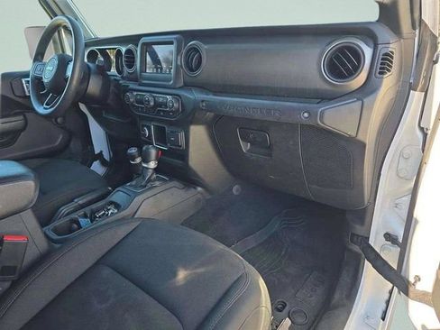 Used 2022 Jeep Wrangler Sport AWD/4WD image 19