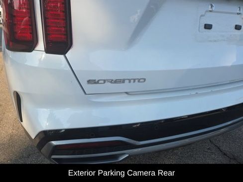 Used 2023 Kia Sorento EX w/ Panoramic Sunroof Package FWD image 8