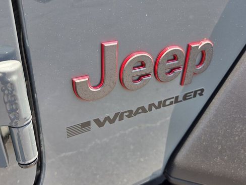Used 2024 Jeep Wrangler Unlimited Rubicon w/ Technology Group AWD/4WD image 16