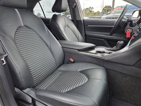 Used 2024 Toyota Camry SE image 21