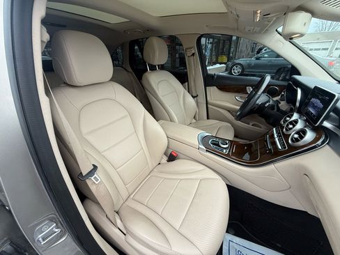 Used 2019 Mercedes-Benz GLC 300 4MATIC image 27