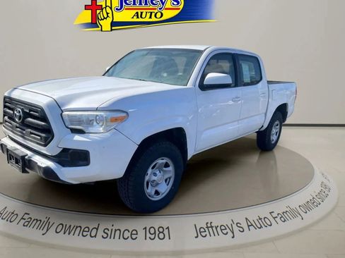 Used 2016 Toyota Tacoma SR w/ Towing Package image 2