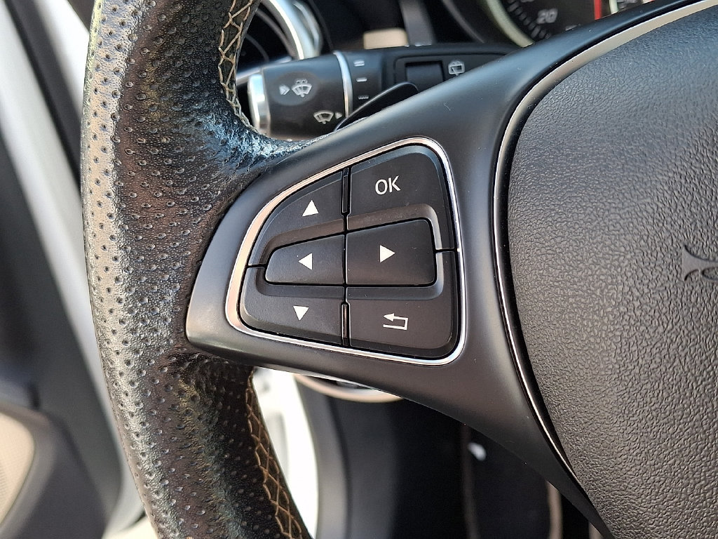 Used 2020 Mercedes-Benz GLA 250 4MATIC w/ Premium Package image 21