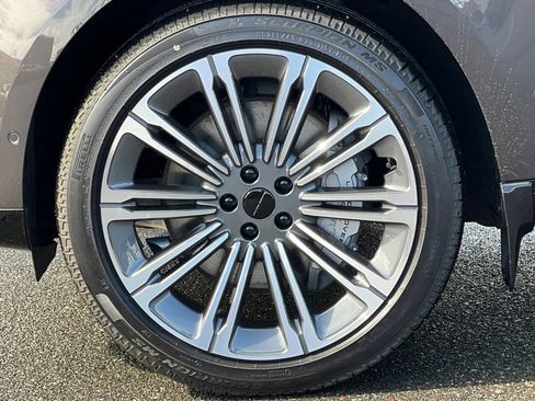 New 2026 Land Rover Range Rover Long Wheelbase SE image 13