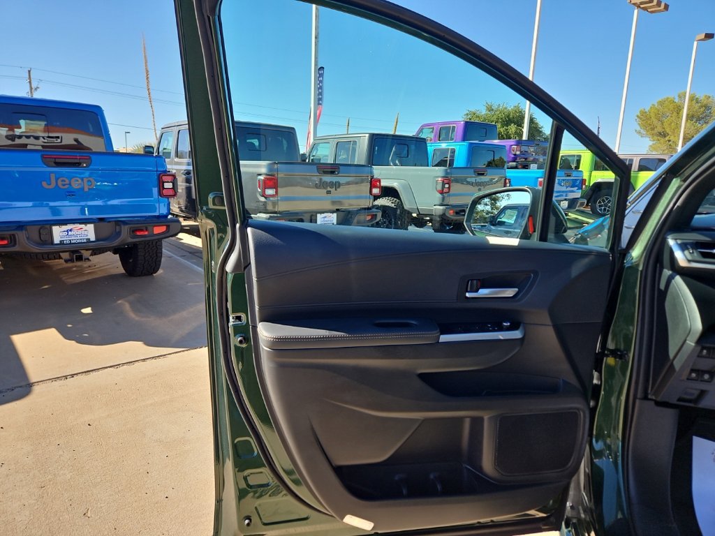 Used 2025 Toyota Sienna XLE Woodland Edition AWD/4WD image 13