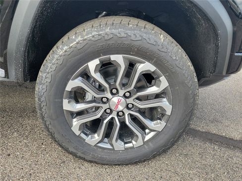 New 2026 GMC Canyon Denali image 10