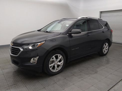 Used 2019 Chevrolet Equinox LT w/ Sun & Navigation Package AWD/4WD image 2