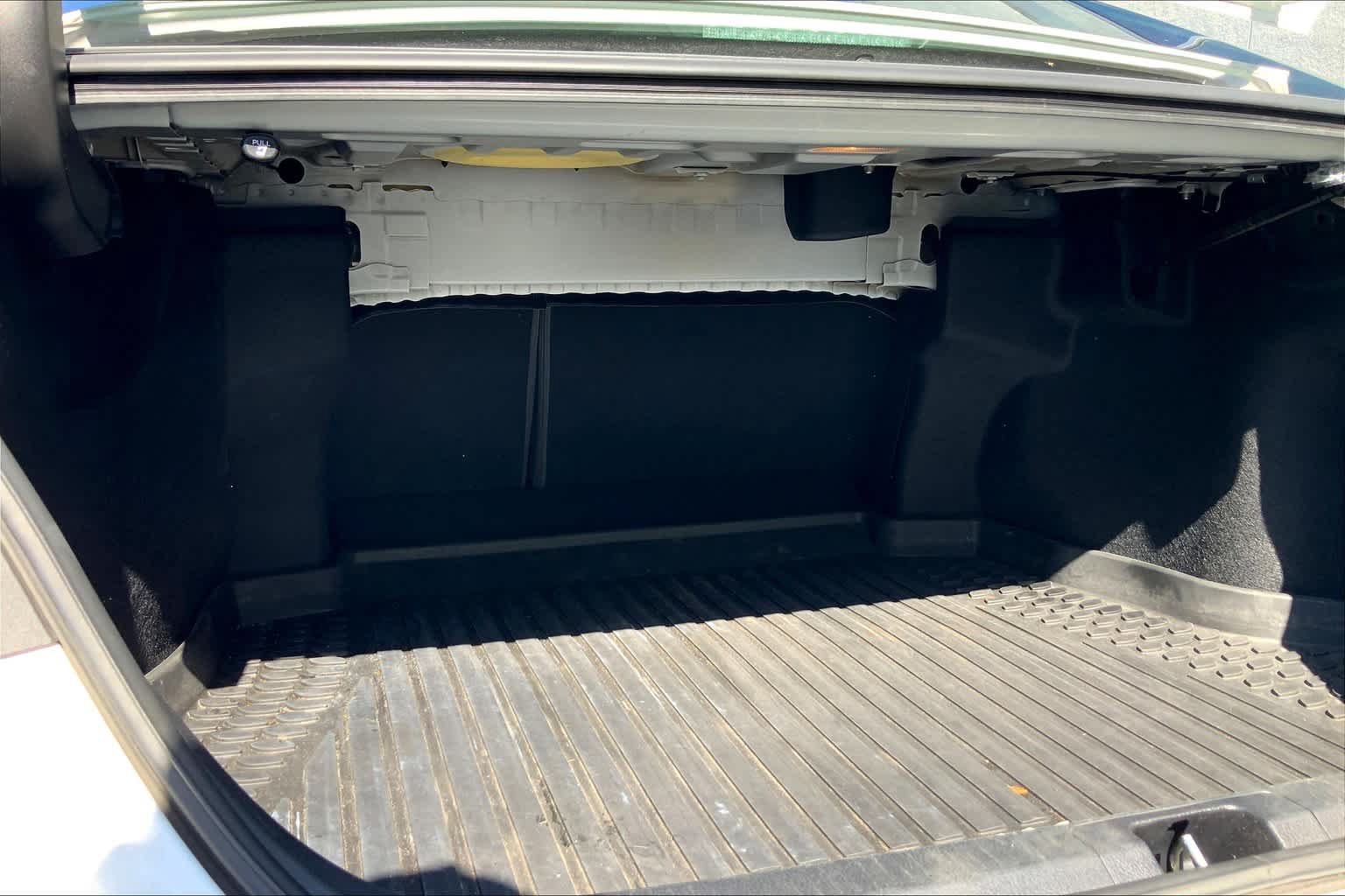 Used 2018 Toyota Camry LE FWD image 33