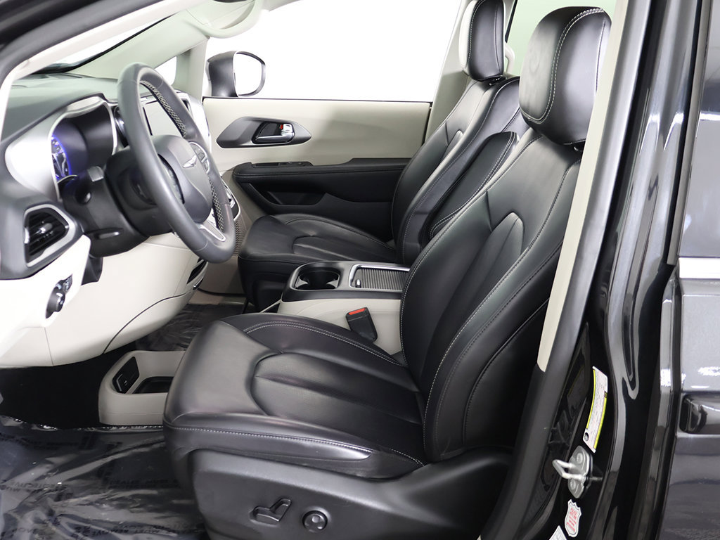 Used 2023 Chrysler Pacifica Touring-L FWD image 26