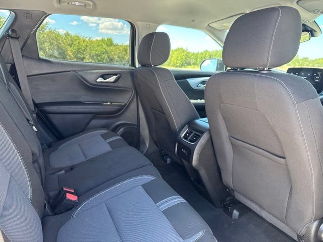 Used 2025 Chevrolet Blazer LT FWD image 19