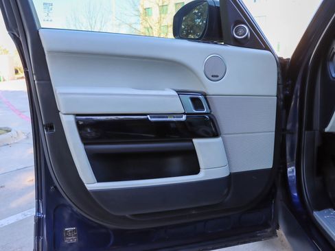 Used 2015 Land Rover Range Rover HSE image 19