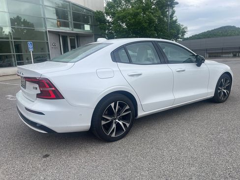 Used 2025 Volvo S60 B5 Plus AWD/4WD image 8