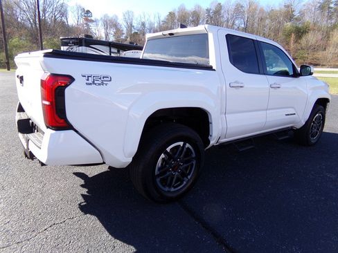 Used 2024 Toyota Tacoma TRD Sport AWD/4WD image 6