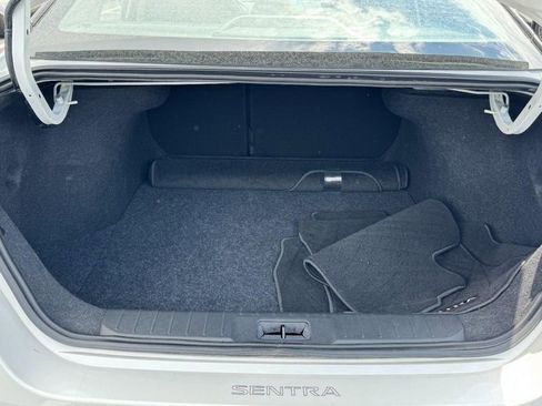 Used 2025 Nissan Sentra SR w/ SR Premium Package FWD image 6