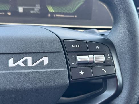 Used 2025 Kia K4 FWD image 23