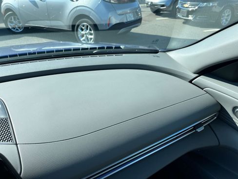 Used 2025 Hyundai Elantra SEL FWD image 36