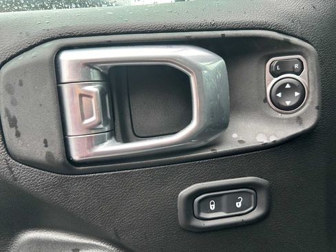 Used 2022 Jeep Wrangler Unlimited Rubicon 4xe AWD/4WD image 21