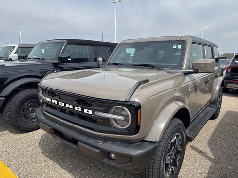 New 2026 Ford Bronco Outer Banks AWD/4WD image 2