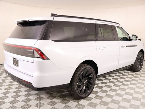 New 2026 Lincoln Navigator L Reserve AWD/4WD image 22