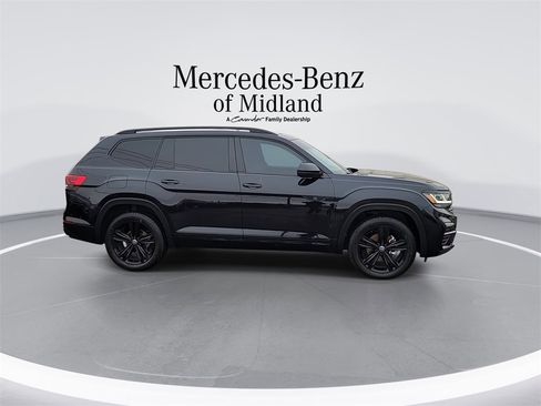 Used 2023 Volkswagen Atlas SEL R-Line image 9