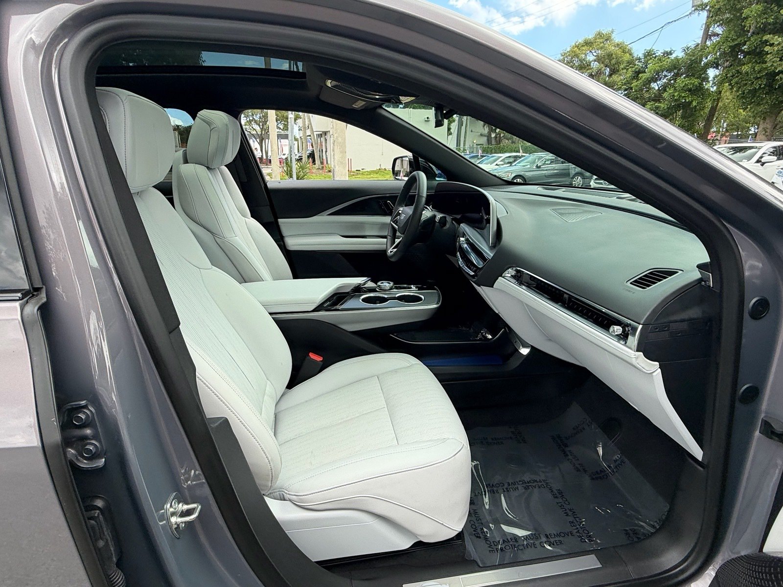 Used 2025 Cadillac Lyriq Luxury RWD image 18