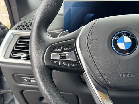 Used 2025 BMW X5 xDrive50e image 32
