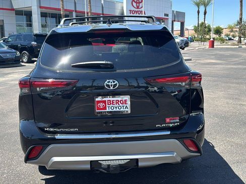 Used 2024 Toyota Highlander Platinum FWD image 7