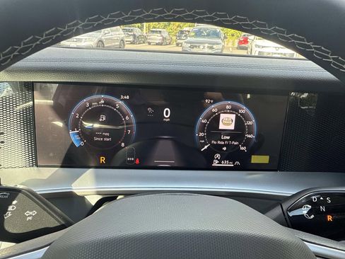 New 2025 Volkswagen Tiguan SE image 13