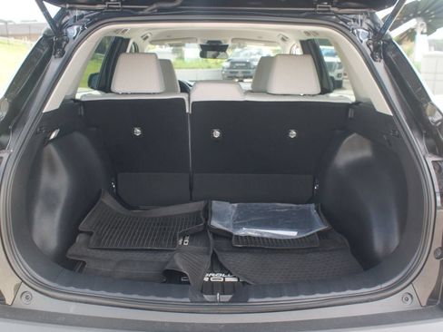 Used 2025 Toyota Corolla Cross L FWD image 15