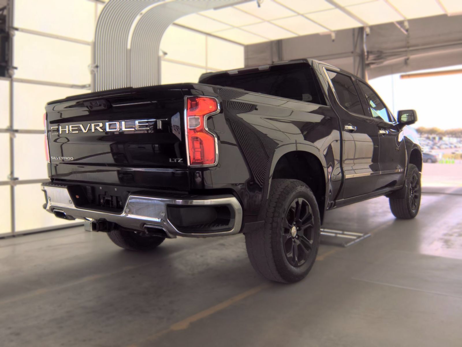 Used 2022 Chevrolet Silverado 1500 LTZ w/ Z71 Off-Road Package AWD/4WD image 2