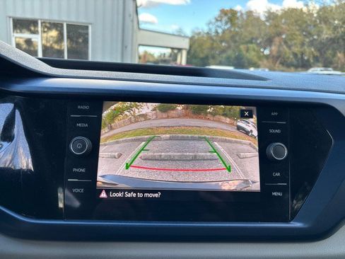 Used 2022 Volkswagen Taos SE w/ Panoramic Sunroof Package image 21