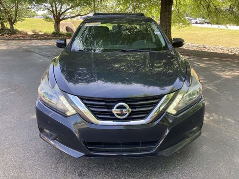 Used 2016 Nissan Altima 3.5 SL w/ 3.5 Technology Package FWD image 6