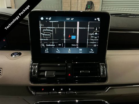 Used 2018 Lincoln Navigator Select w/ Technology Package image 32