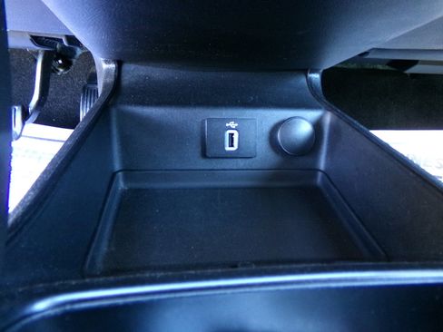 Used 2017 Ford Fusion SE w/ Fusion SE Technology Package image 15