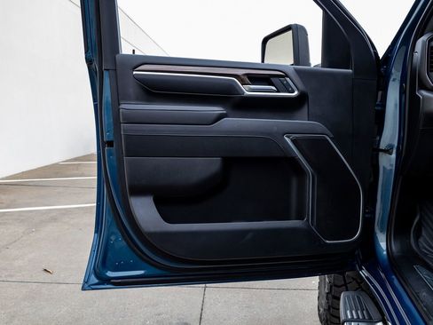 Used 2025 Chevrolet Silverado 2500 LT image 35