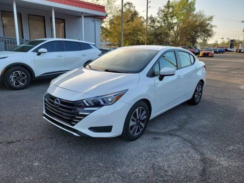 Used 2024 Nissan Versa SV image 4