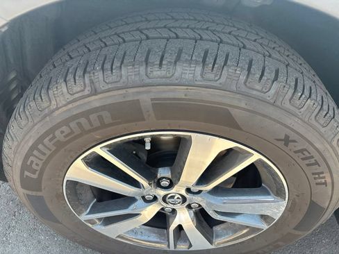 Used 2017 Toyota RAV4 XLE w/ Carpet Mat Package AWD/4WD image 5