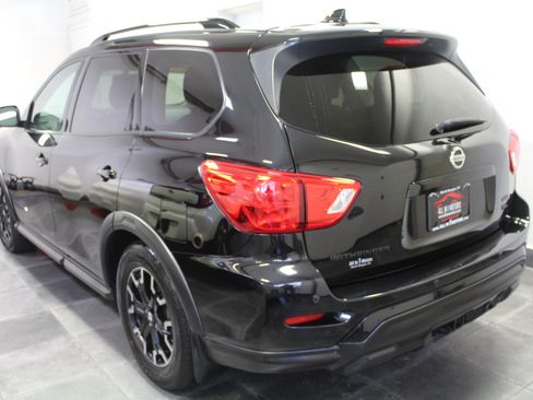 Used 2019 Nissan Pathfinder SL image 4