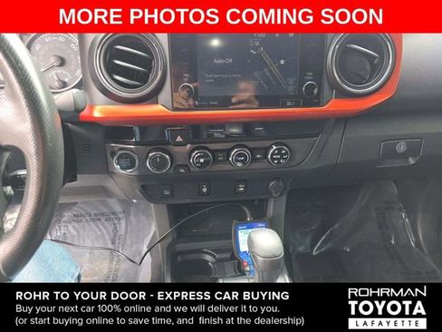Used 2017 Toyota Tacoma TRD Off-Road AWD/4WD image 5