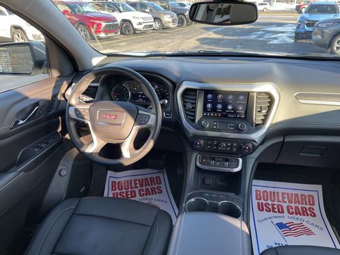 Used 2023 GMC Acadia SLT w/ Preferred Package image 2