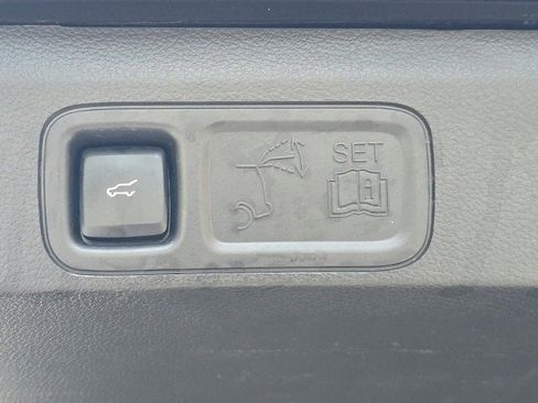 Used 2023 Ford Expedition XLT image 34