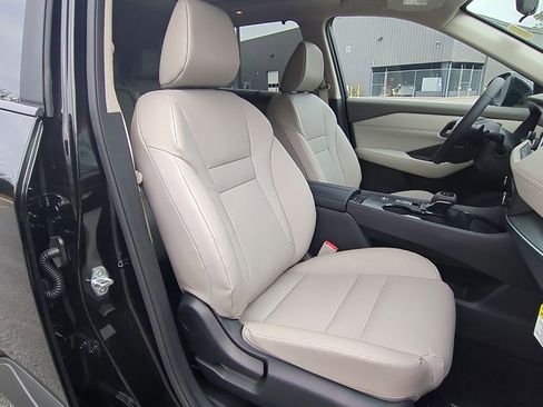 Certified 2026 Nissan Rogue SV w/ SV Premium Package image 30