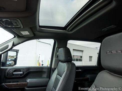 Used 2023 GMC Sierra 2500 Denali w/ Denali Ultimate Package image 11