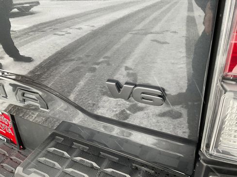 Used 2023 Toyota Tacoma TRD Off-Road w/ Black Out Package (TMS) image 10