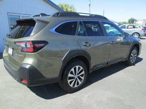 Used 2023 Subaru Outback Premium AWD/4WD image 6