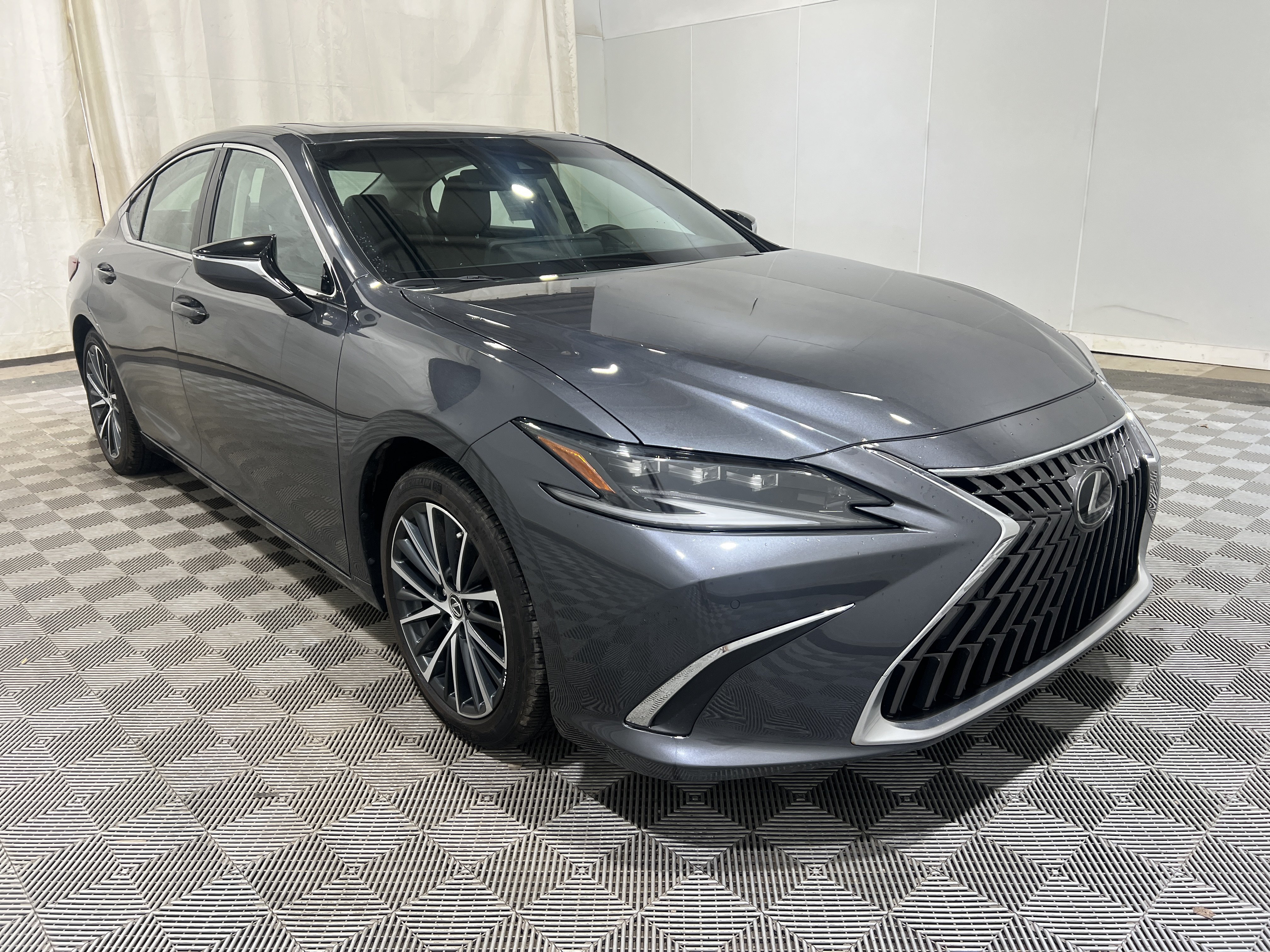 Used 2024 Lexus ES 300h FWD image 4