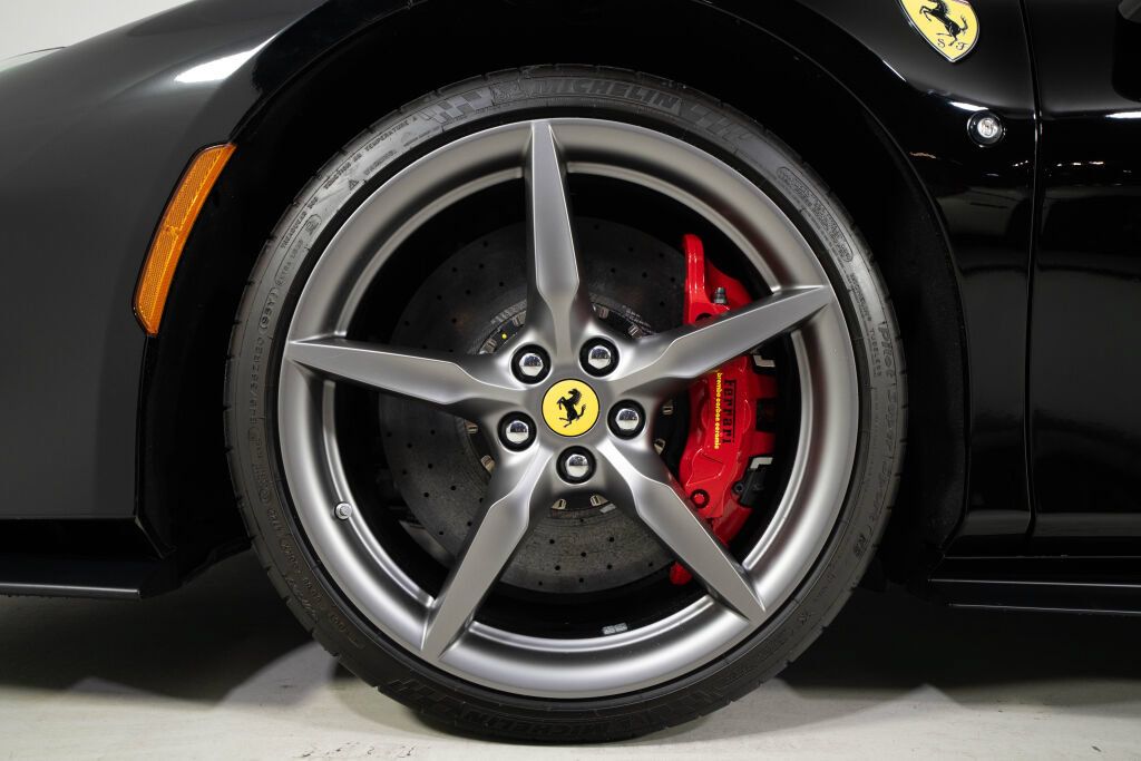 Used 2023 Ferrari F8 Tributo RWD image 16