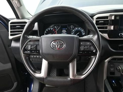 Used 2022 Toyota Tundra SR5 w/ SR5 Convenience Package AWD/4WD image 5