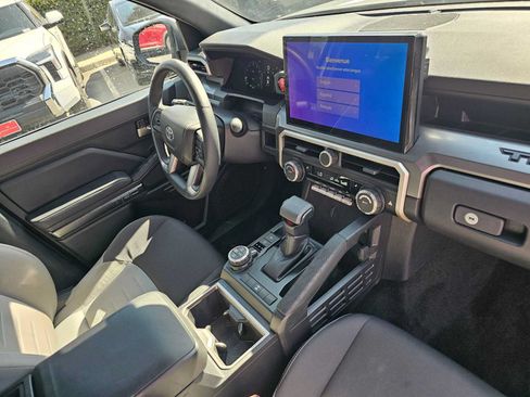Certified 2025 Toyota Tacoma TRD Off-Road AWD/4WD image 11